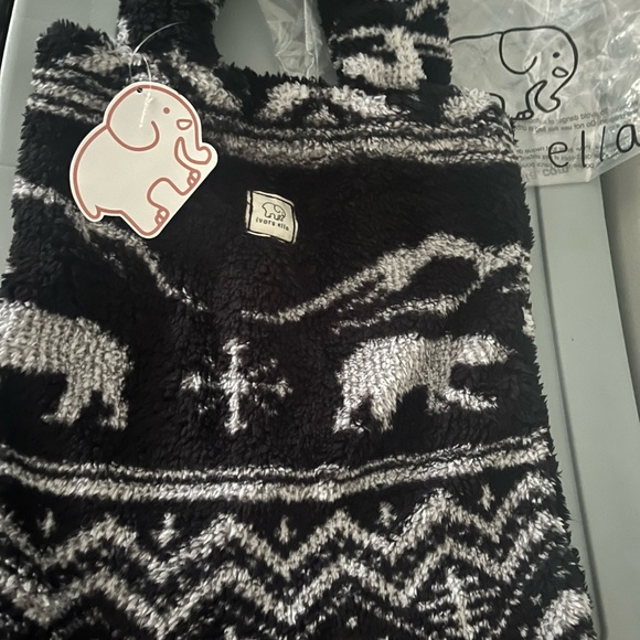 Women’s/Girls Brand New in package IVORY ELLA POLAR BEAR FAIRISLE SHERPA TOTE - Picture 3 of 3